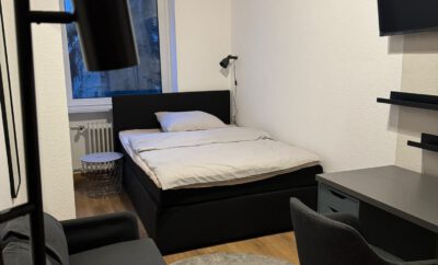 Zimmer Bordeaux (1.OG, 15qm)