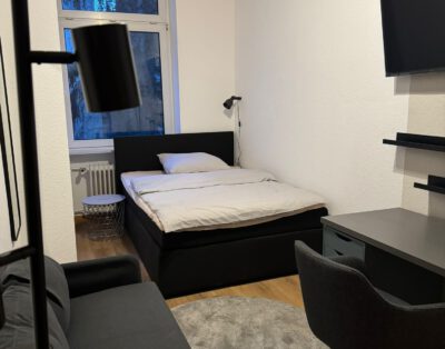 Zimmer Bordeaux (1.OG, 15qm)