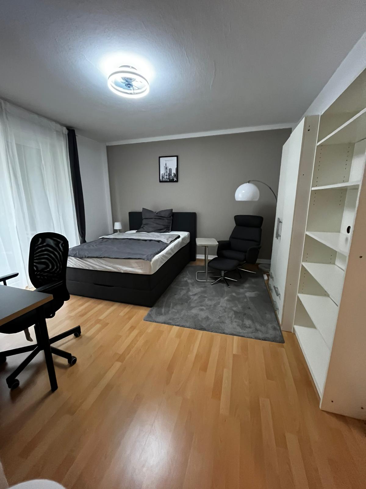 Zimmer Granada (2.OG, 1Zi, 18qm, Balkon)