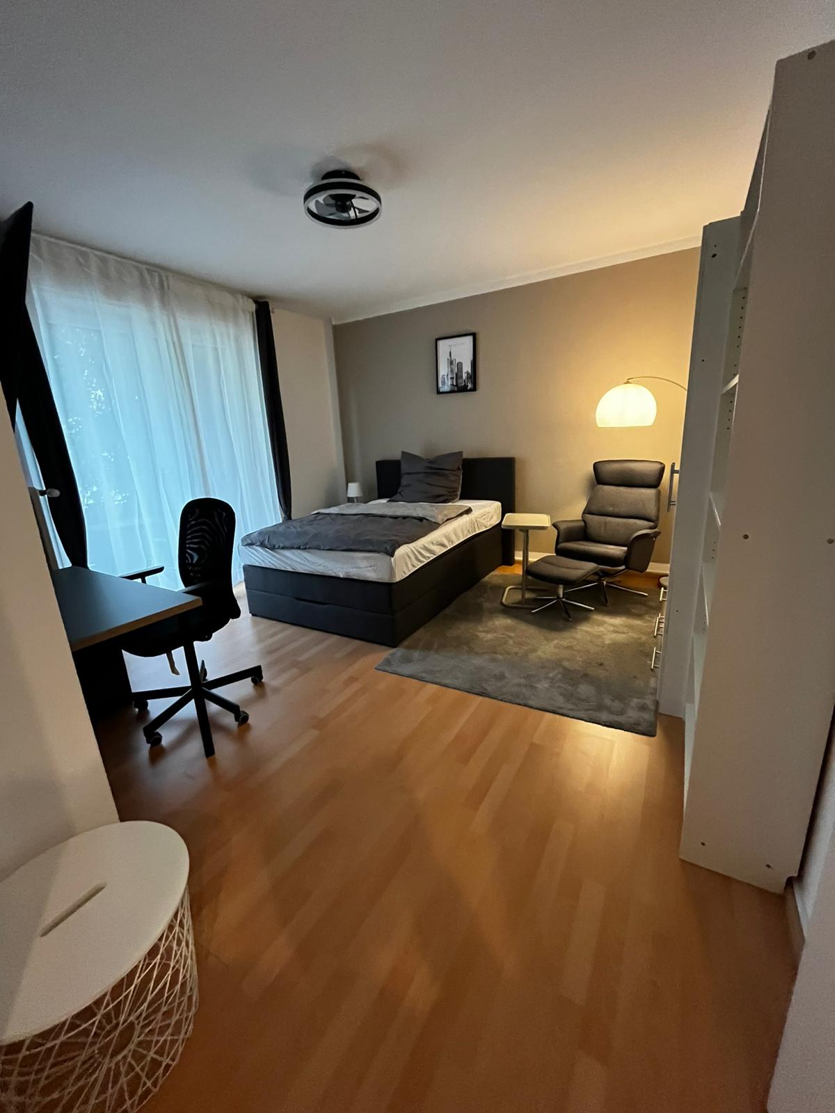 Zimmer Granada (2.OG, 1Zi, 18qm, Balkon)