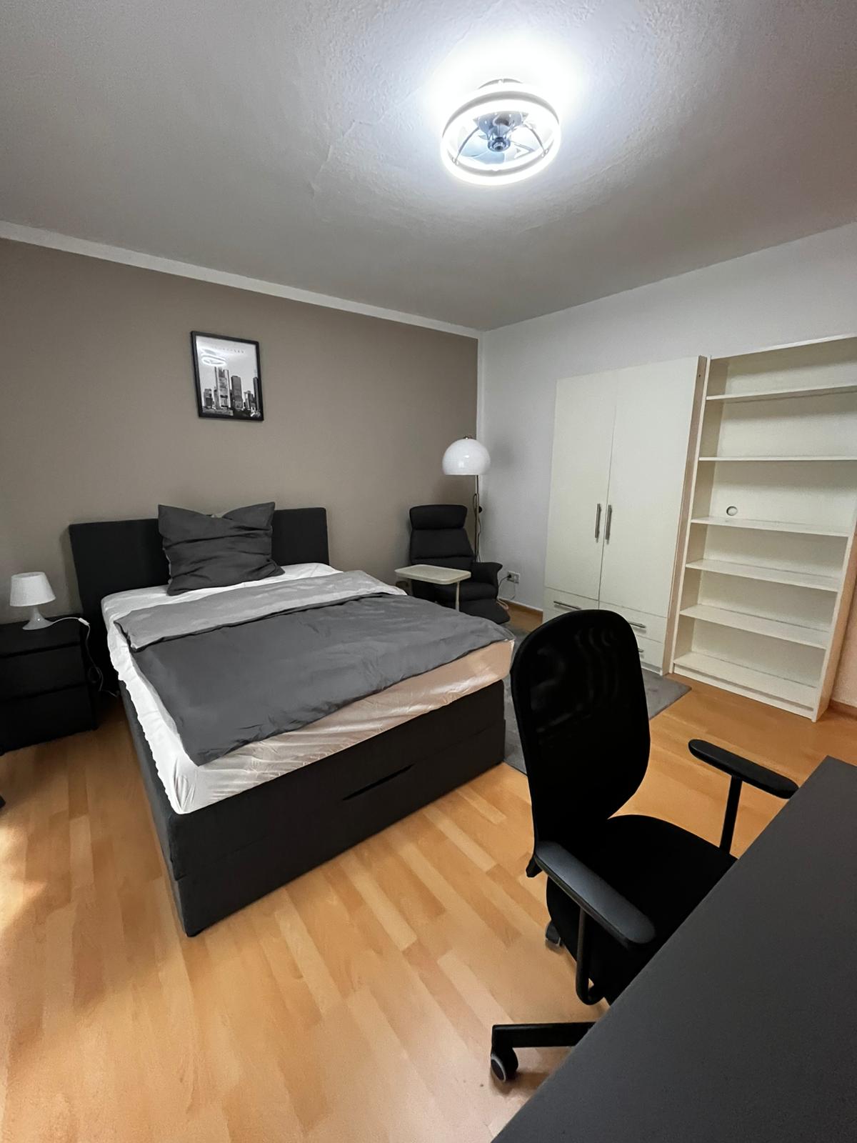 Zimmer Granada (2.OG, 1Zi, 18qm, Balkon)